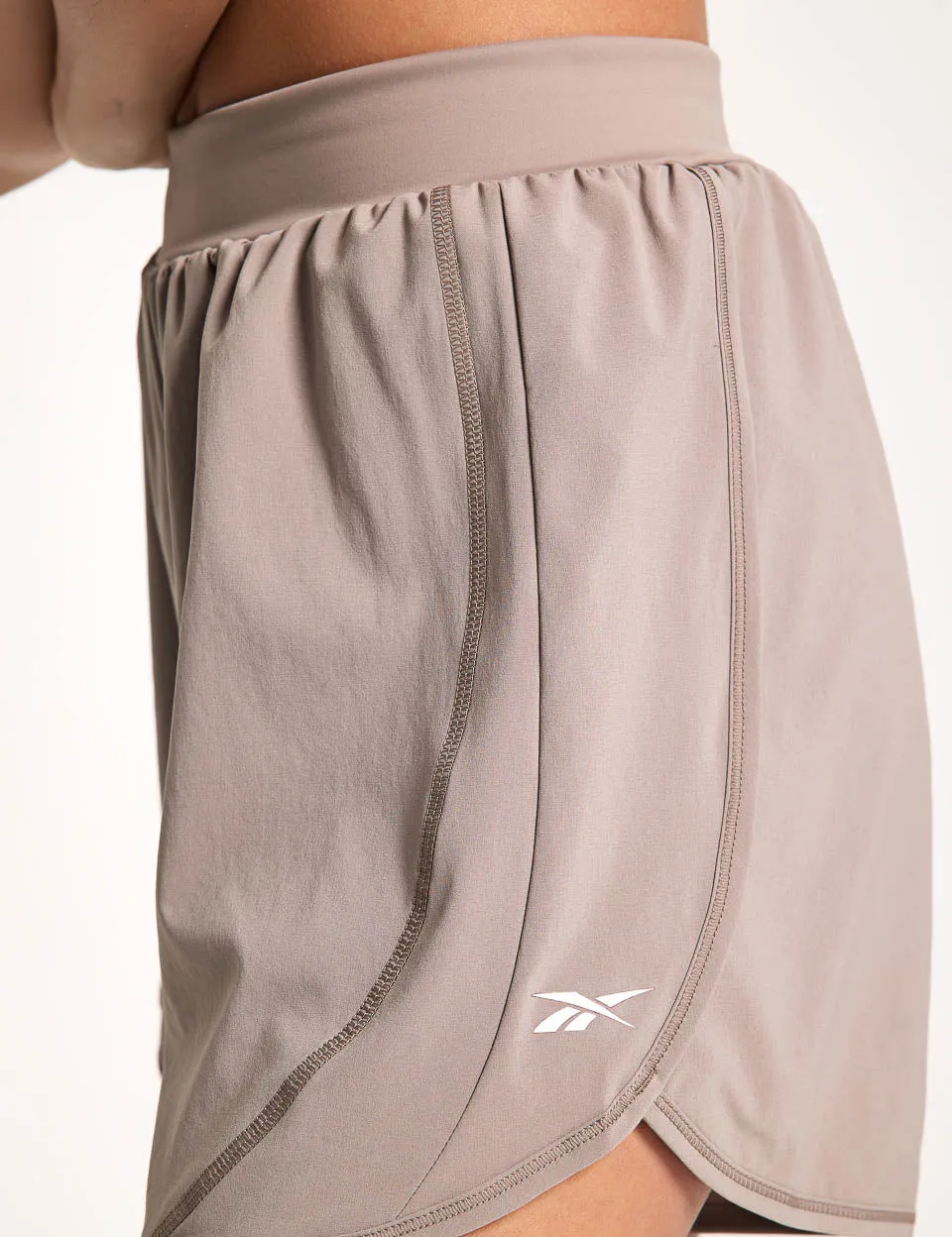 Lux Woven Short - Gritty Grey